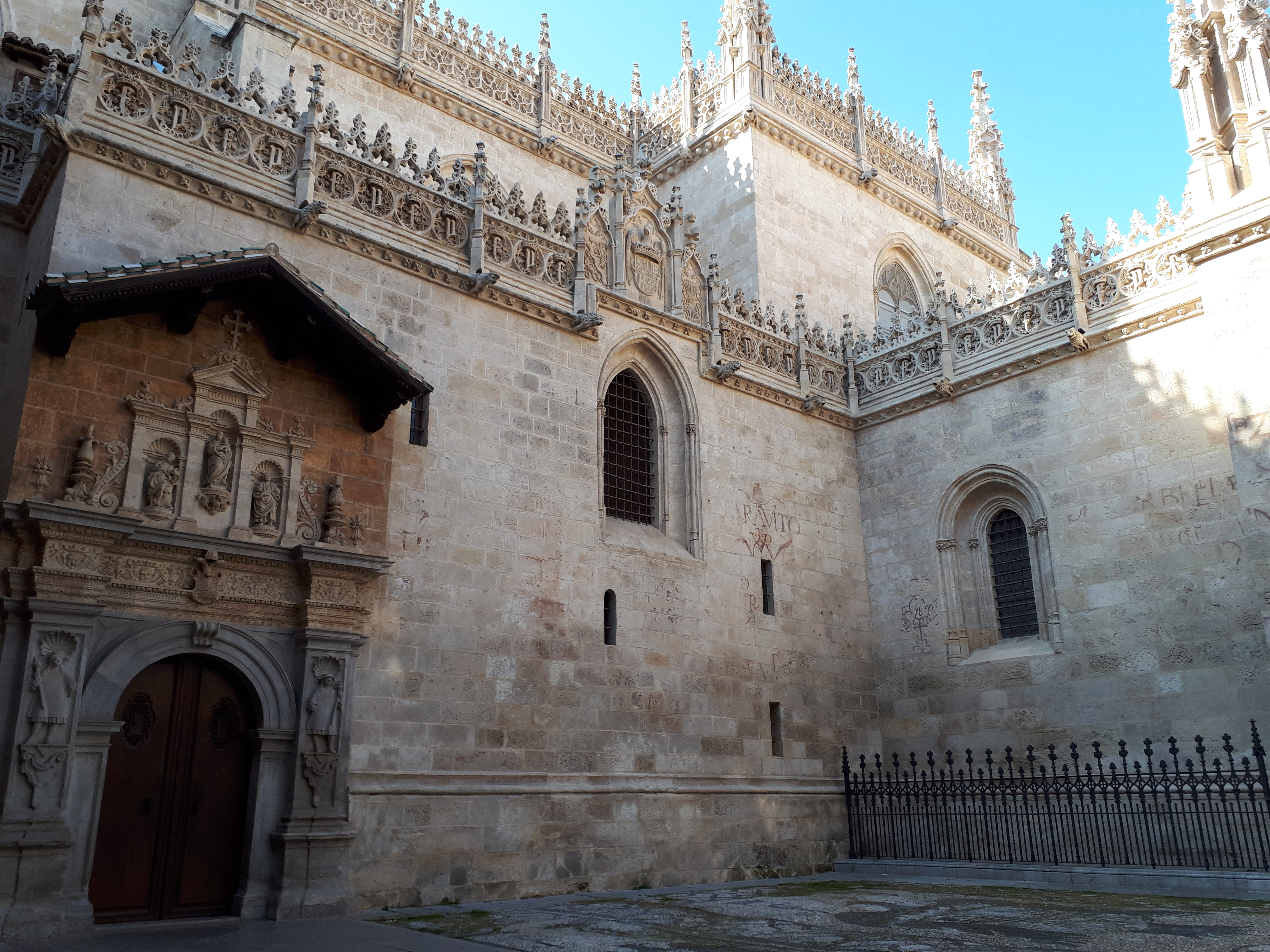 Fachada exterior de la Catedral de Granada, uno de los imprescindibles de la ciudad.