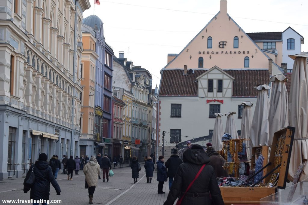 Plaza Livu, una de las plazas más animadas de la ciudad de Riga.