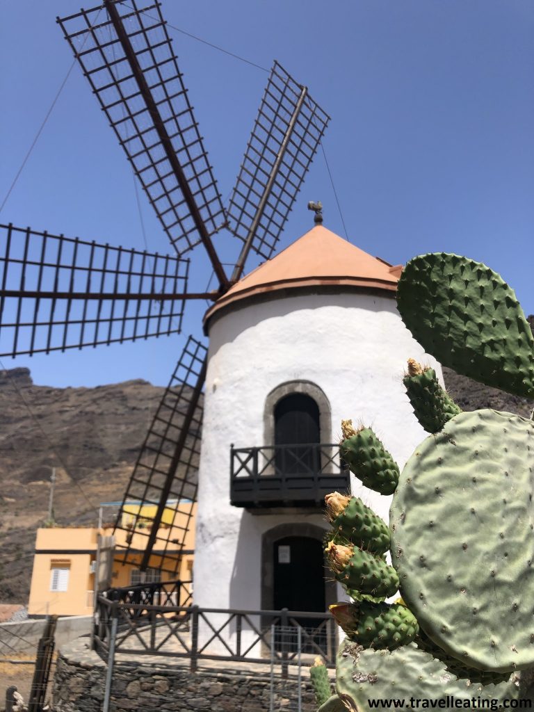 Precioso molino de viento tradicional situado en un pueblo de interior de Gran Canaria.