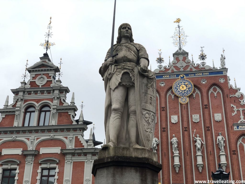 Estatua de Roland, en la Plaza del Ayuntamiento de Riga.