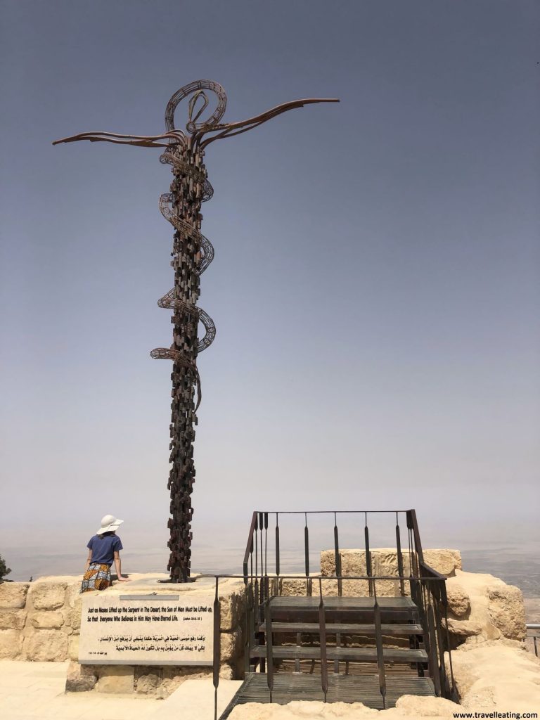 Cruz en el mirador del Monte Nebo, uno de los destinos más populares de Jordania.