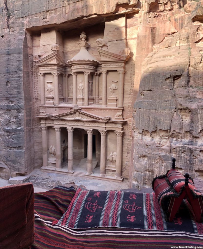 Visitar alguno de los miradores del Tesoro de Petra es algo que hay que hacer sí o sí en este lugar.