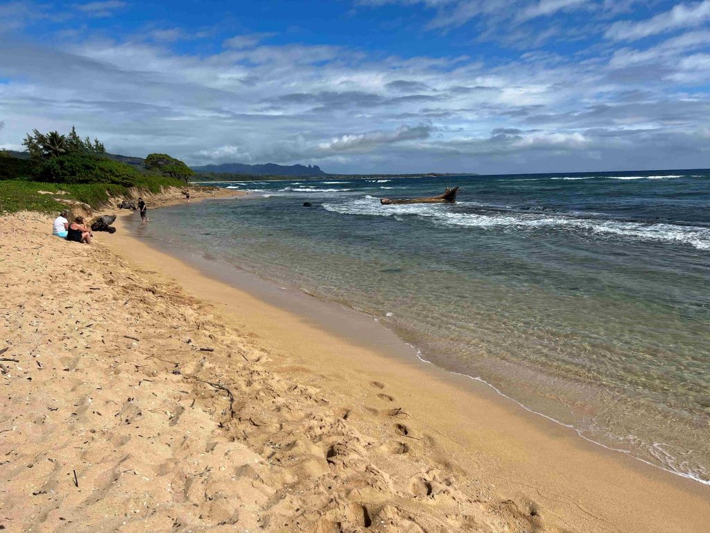 Playa de nuestro alojamiento en Kauai.