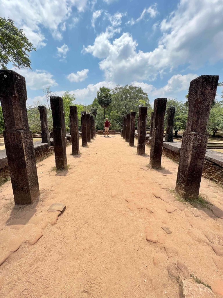 Ruinas de Polonnaruwa en Sri Lanka, uno de los luagares que ver en este país.