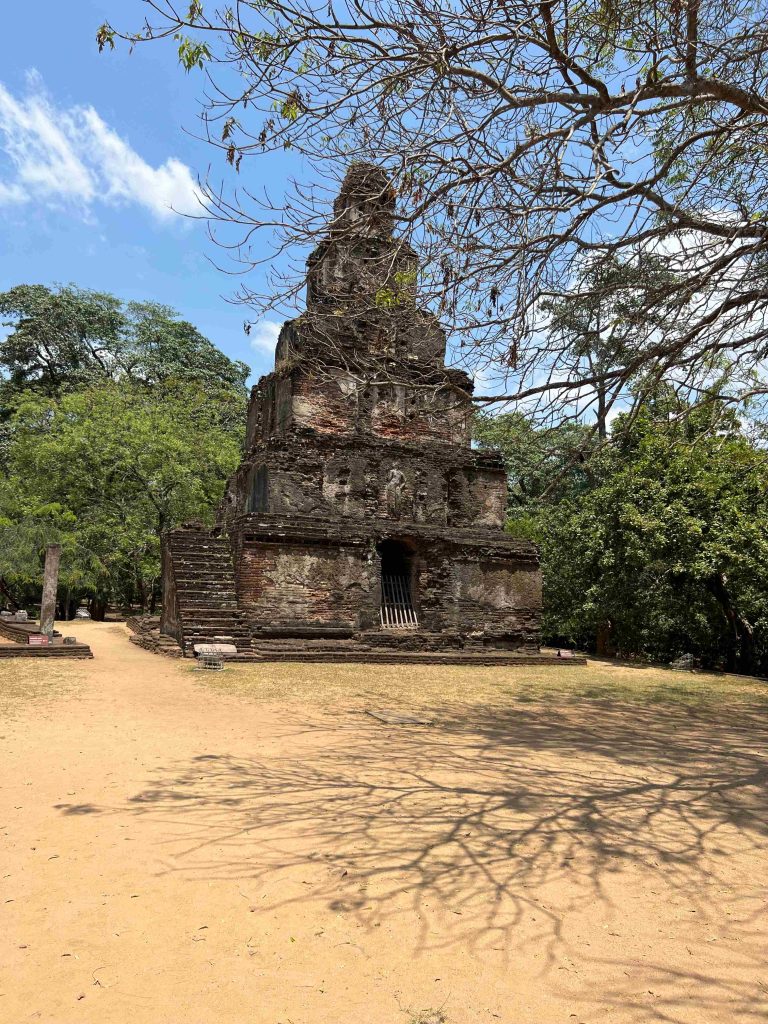 Estupa de las ruinas arqueológicas de la antigua ciudad de Polonnaruwa.