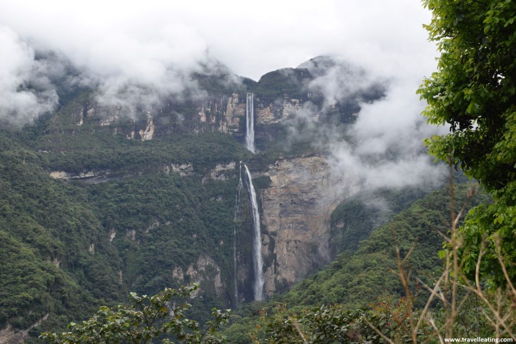 La impresionante Catarata Gocta, una de las cascadas más altas del mundo, es uno de los lugares más auténticos que veréis al viajar a Perú.