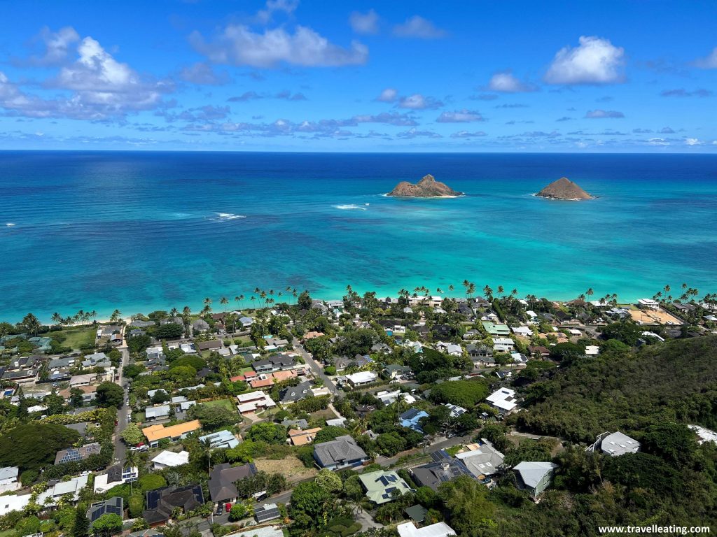 La impresionante Costa de Lanikai es uno de los lugares imprescindibles de visitar al viajar a Hawaii.