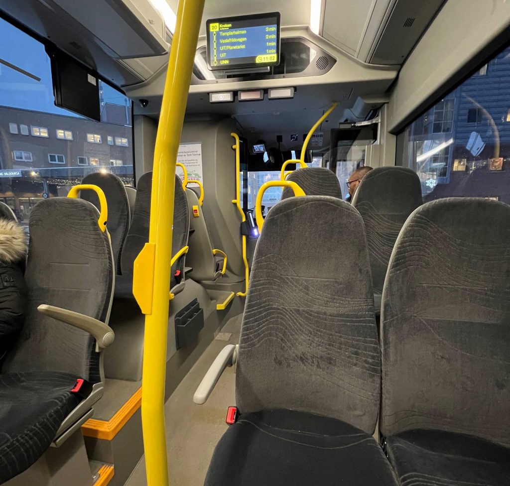 Autobús en Tromso, uno de los transportes que os recomendamos tener en cuenta al viajar a esta ciudad.