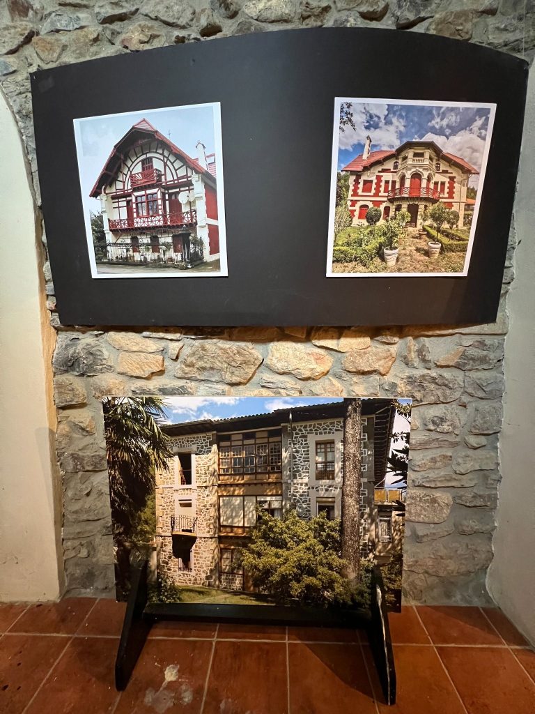 Exposición fotográfica de imágenes de casas indianas en el Valle de Carranza.