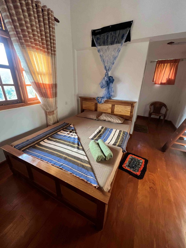Habitación del Happy Feet Diyaluma.