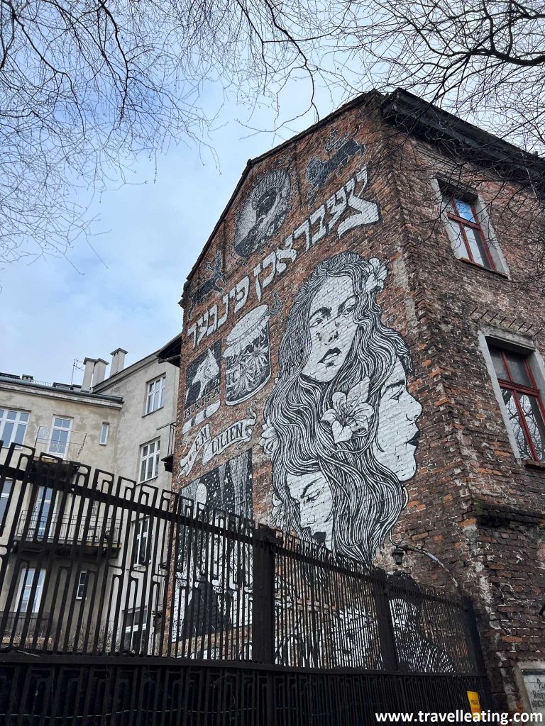 Street art en el antiguo barrio judío de Cracovia. Un barrio con mucho ambiente, restaurantes y tiendas alternativas.