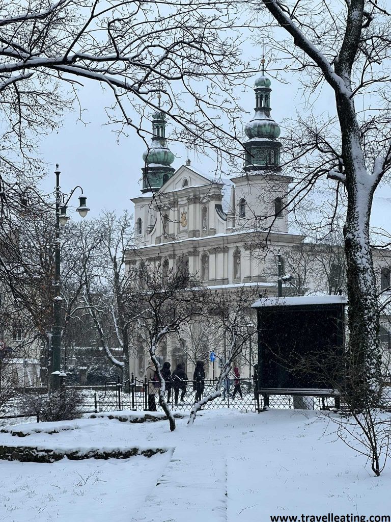 Ver Cracovia nevada en pleno invierno te regala imágenes de postal como ésta.