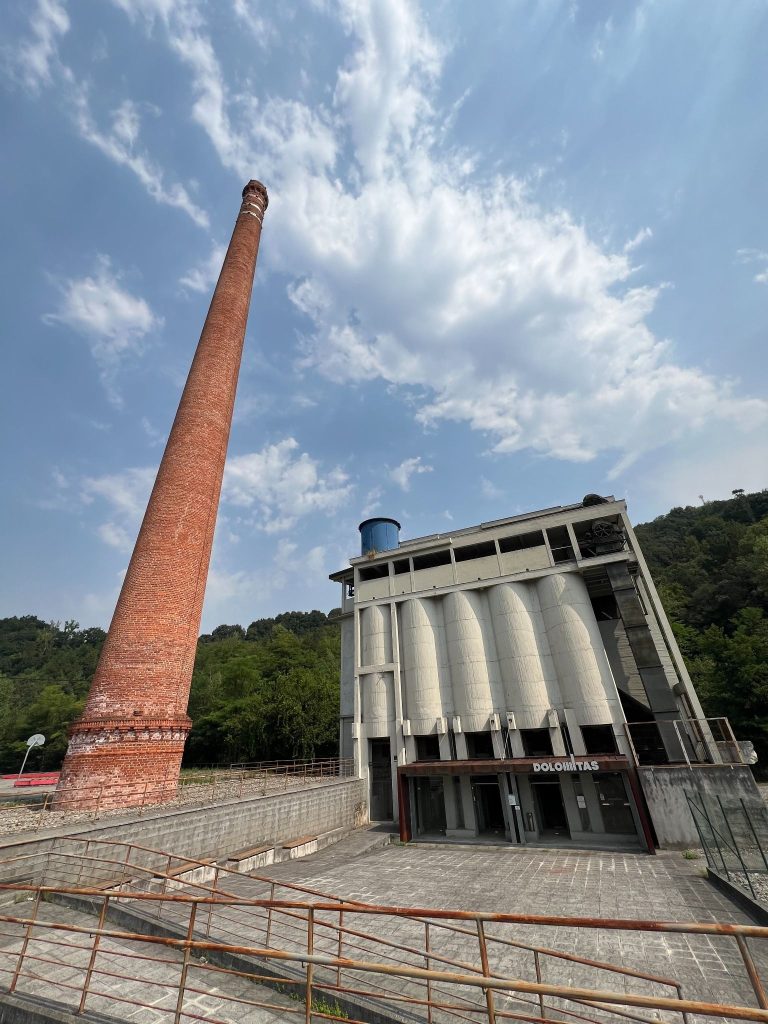 La Antigua Fábrica de Dolomitas, actualmente museo, es uno de los lugares que ver en el Valle de Carranza