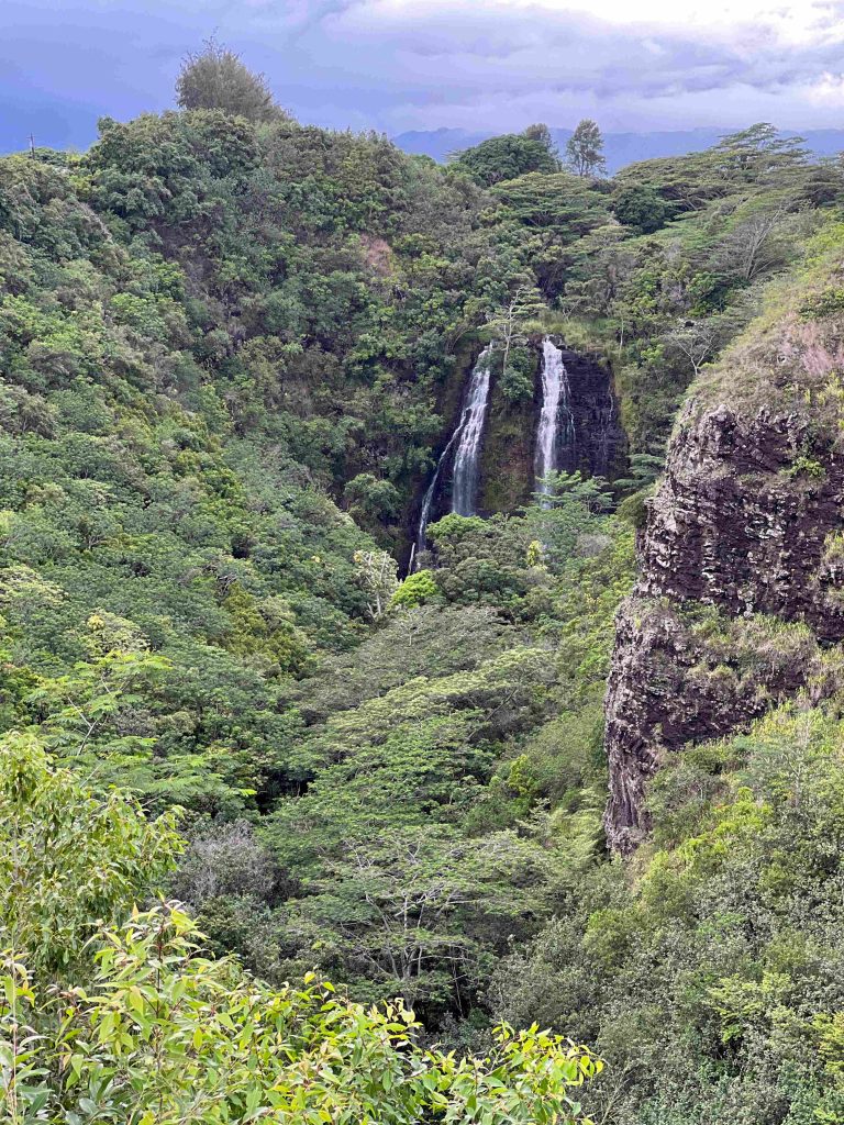 Opaekaa Falls Viewpoint, uno de los miradores más accesibles de Kauai, Hawaii.