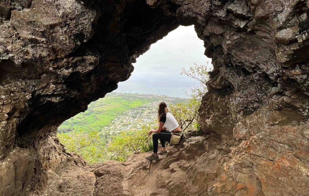 Cueva con vistas en el Sleeping Giant Trail.
