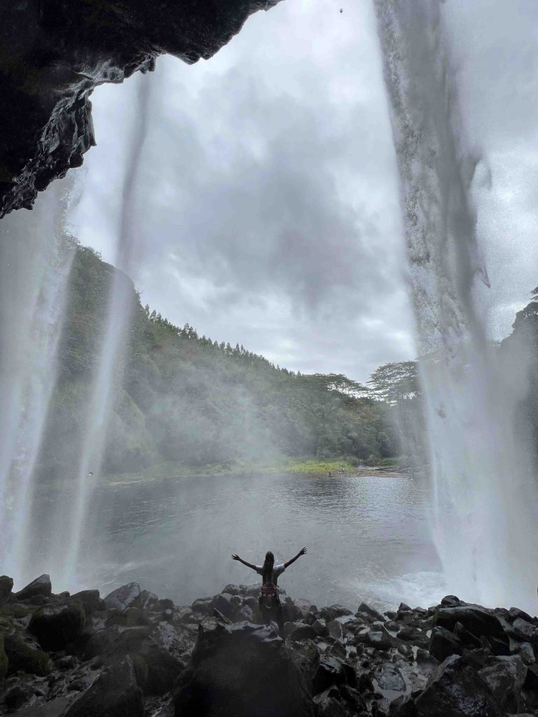 Interior de las impresionantes Wailua Falls.