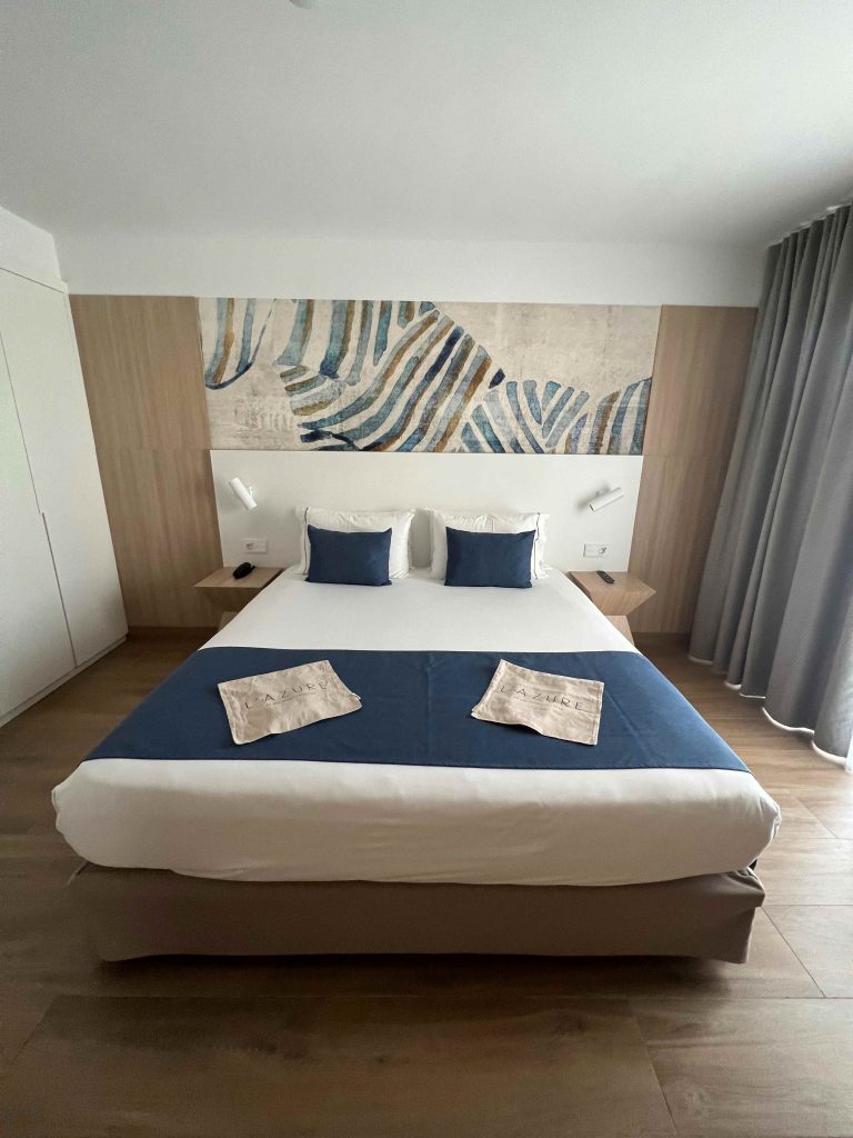 Habitación tipo suite doble de L’Azure Hotel de Lloret de Mar.