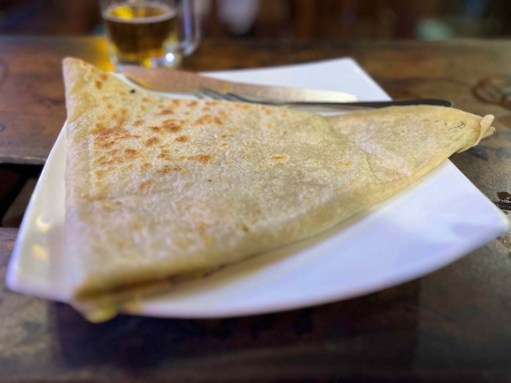 El roti, ya sea relleno o como acompañamiento, es uno de los platos más típicos de la gastronomía de Sri Lanka