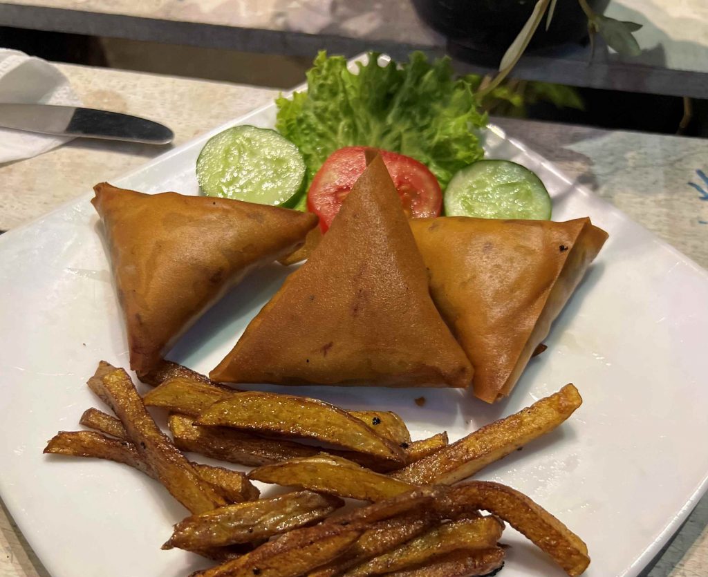 Las samosas son un snack típico de la comida callejera de Sri Lanka